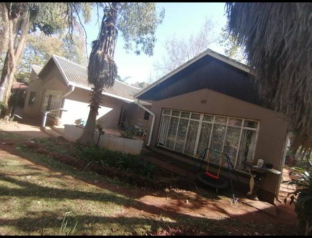 6 BEDROOM HOUSE FOR SALE IN PROTEA PARK